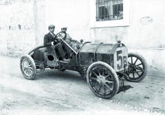 První velké vítězství dosáhl Ferdinando Minoia na voze Isotta-Fraschini Tipo D v roce 1907 na Coppa Florio na okruhu kolem Brescie.